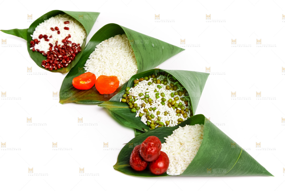 白底上的粽子食材
