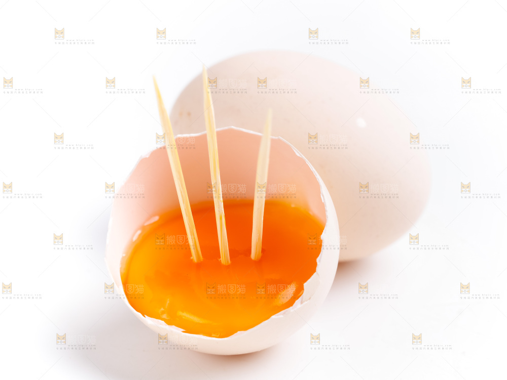 白底上的鸡蛋