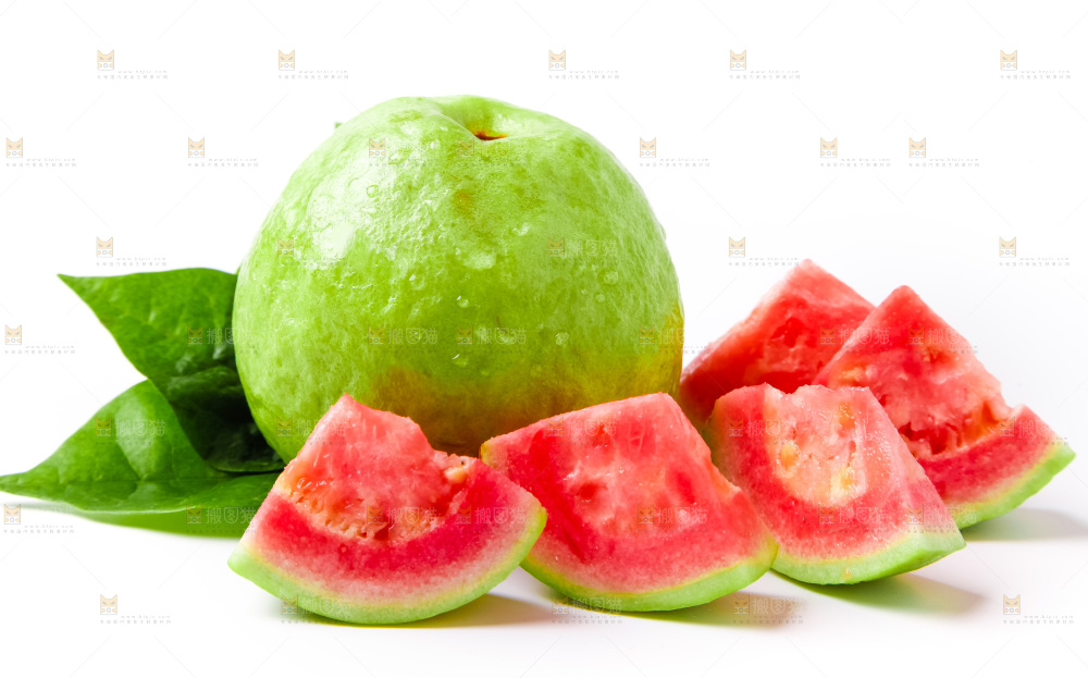 浅底上摆放着红芭乐