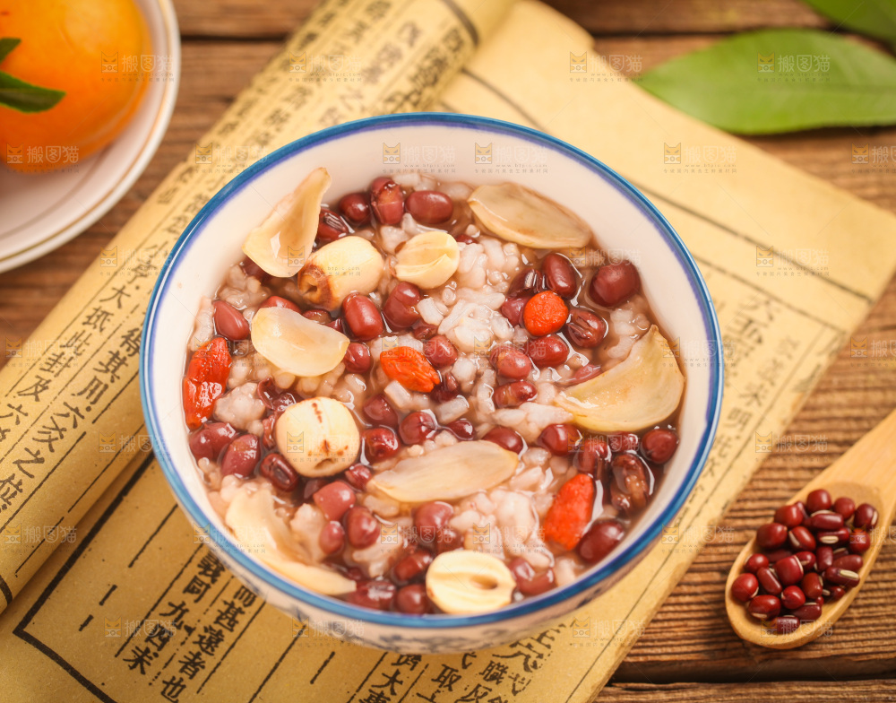 碗里装着八宝粥