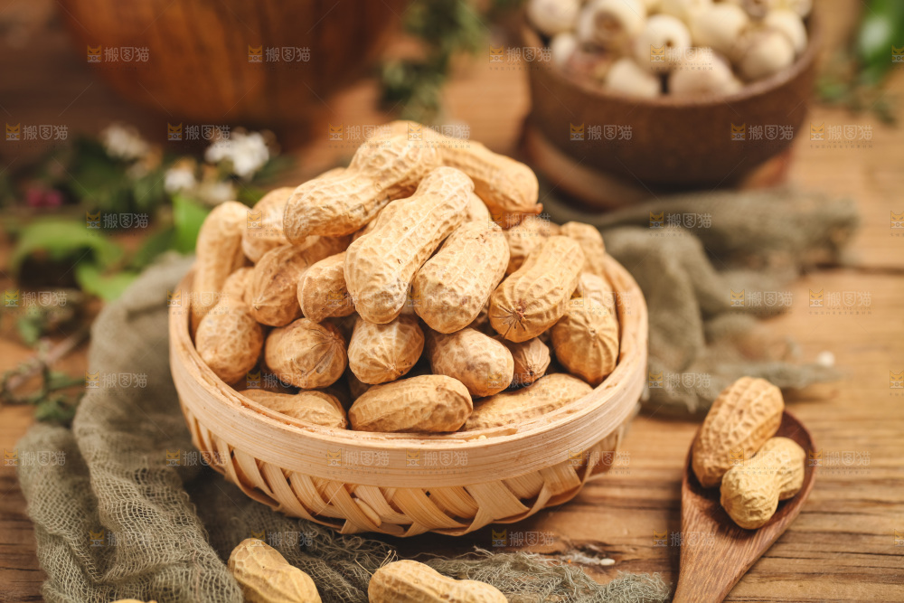 篮子里装着花生