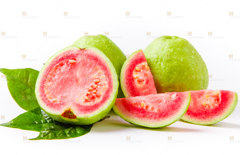 浅底上摆放着红芭乐