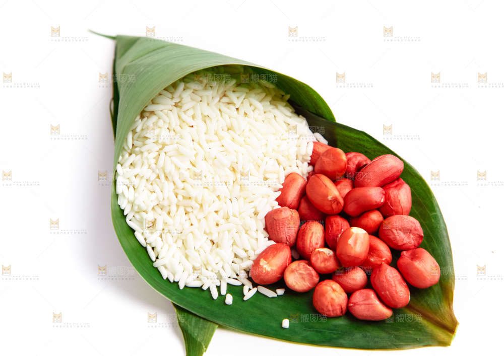 白底上的粽子食材