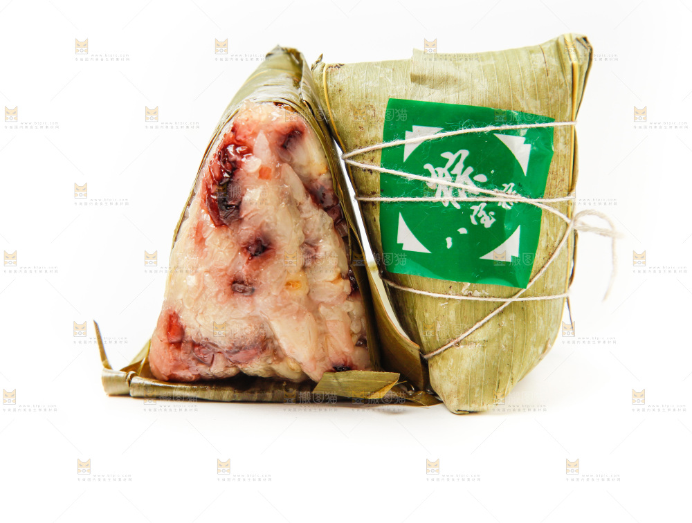 白底上放着八宝粽