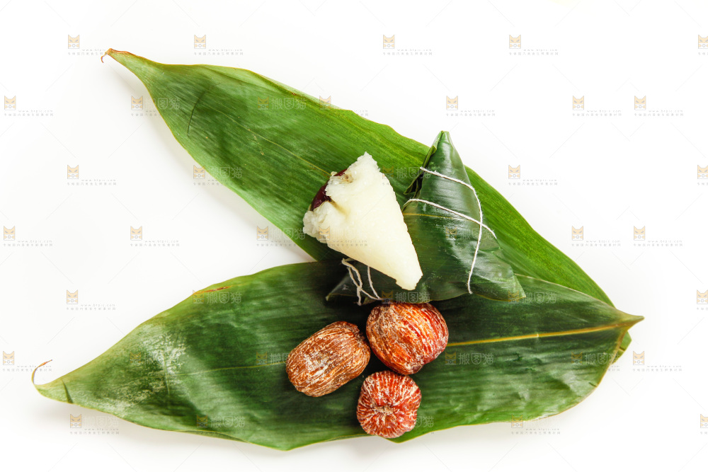 粽子和粽子食材放在白底上
