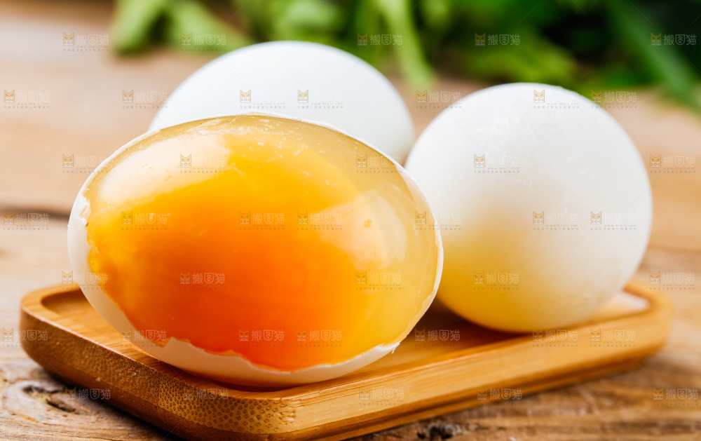 盘子里装着变蛋