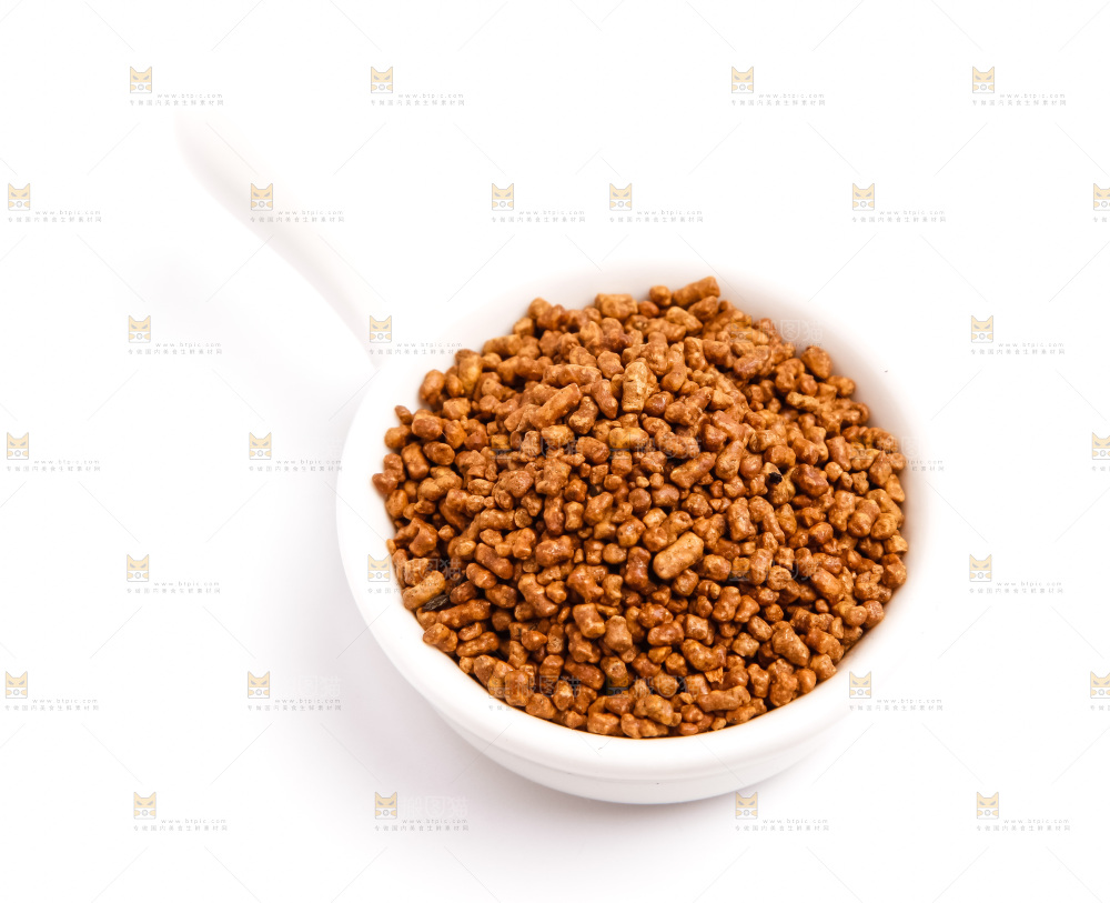 盘子装着苦芥茶