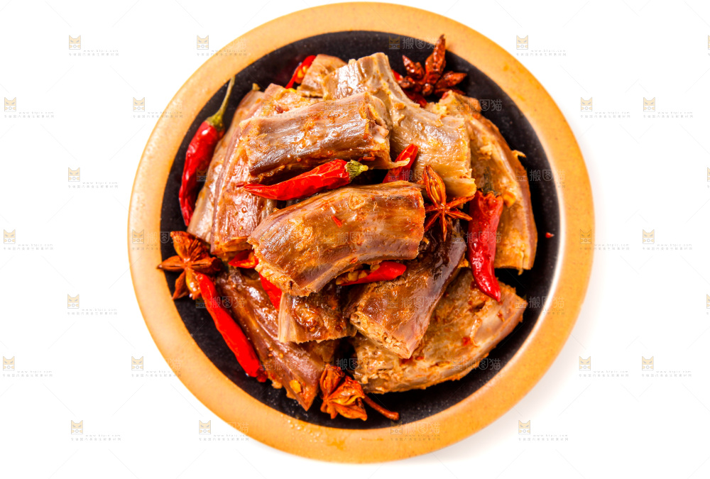 碗里装着香辣鸭脖
