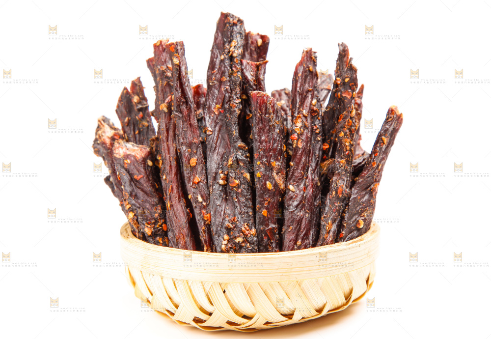 篮子里装着手撕牛肉干