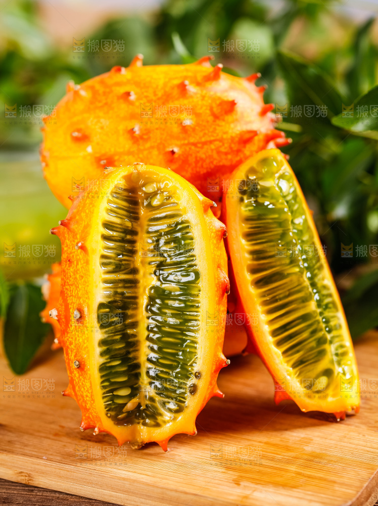 木底上摆放着海参果