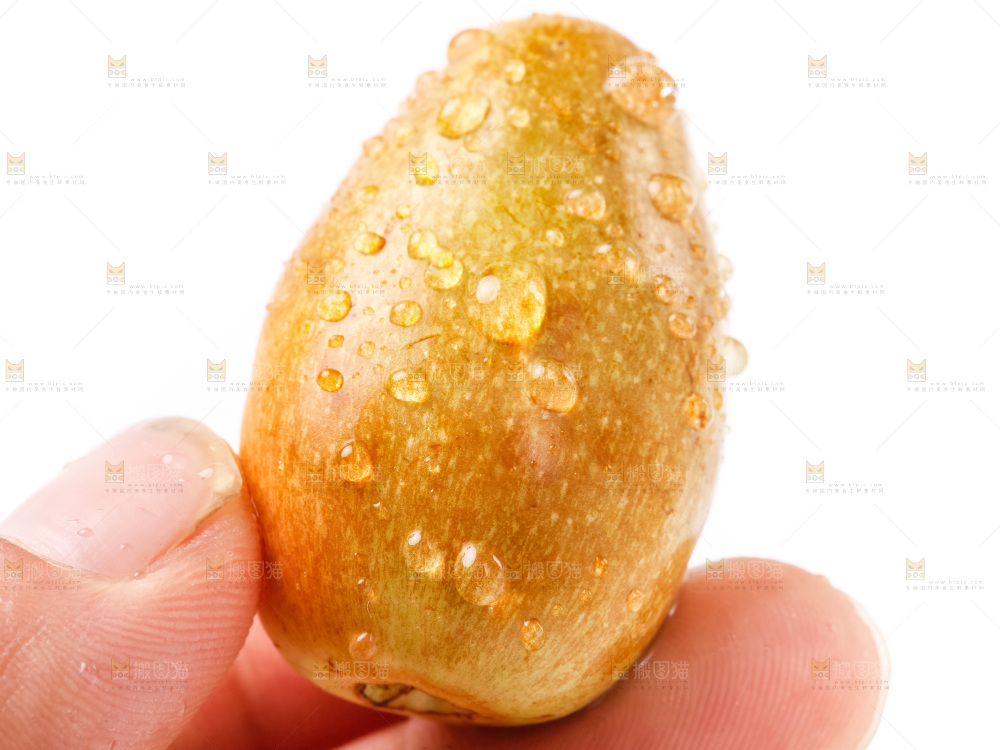 手里拿着枣