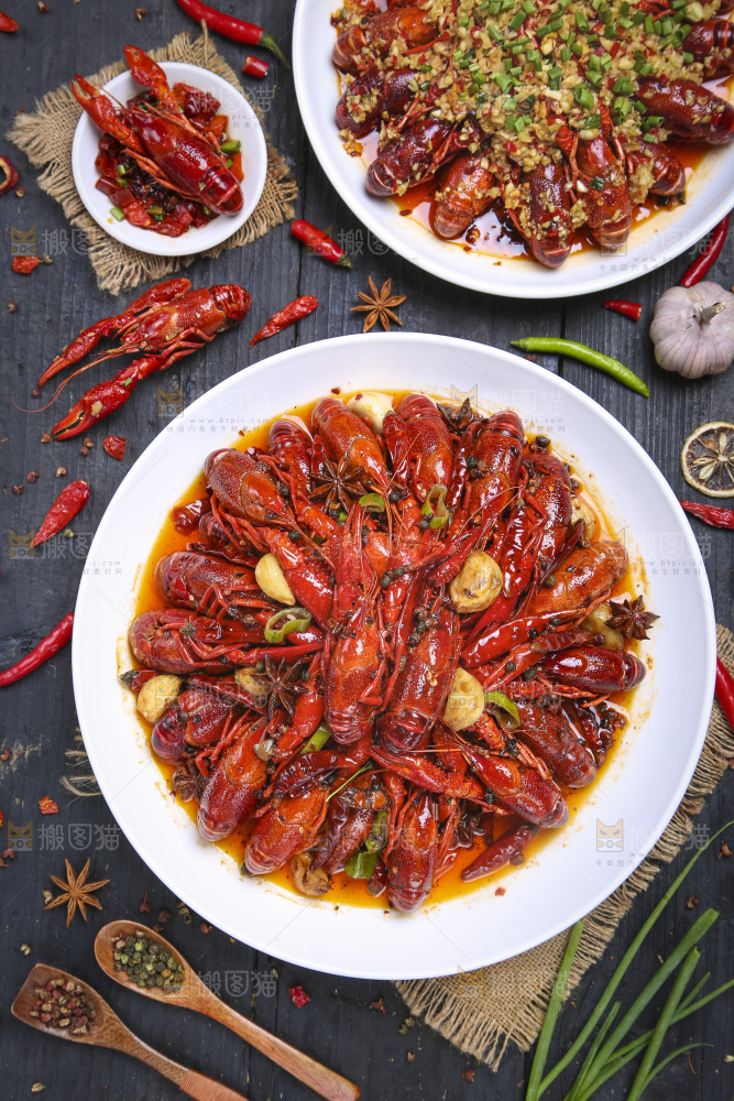 盘子里的麻辣小龙虾