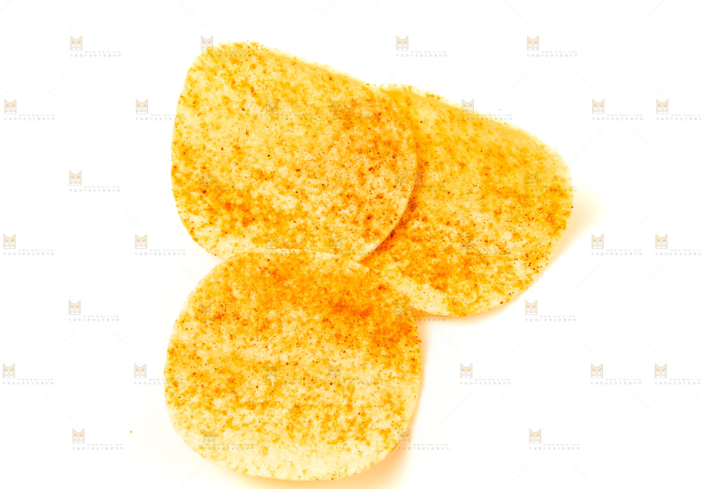 白底上的薯片