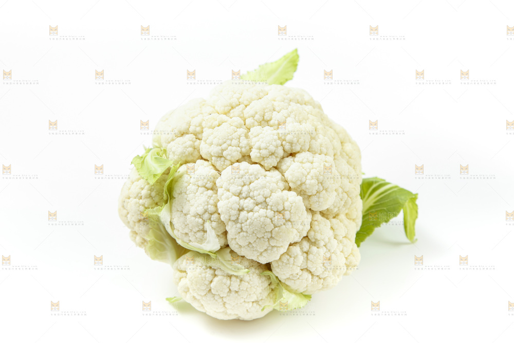 白底上放着花椰菜