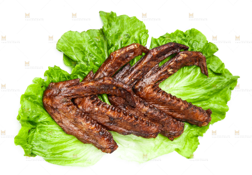 白底上的红烧鸭翅