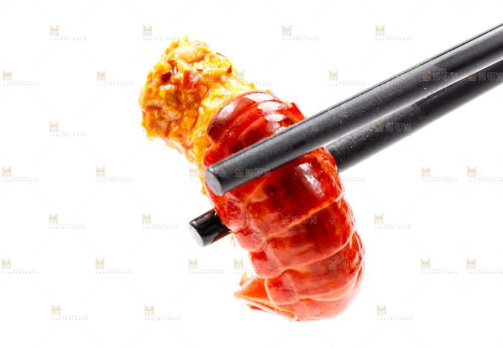 筷子上夹着龙虾尾