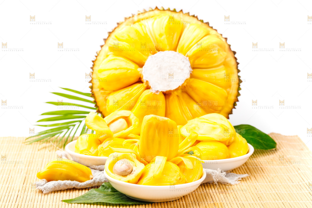 竹底上放着新鲜菠萝蜜