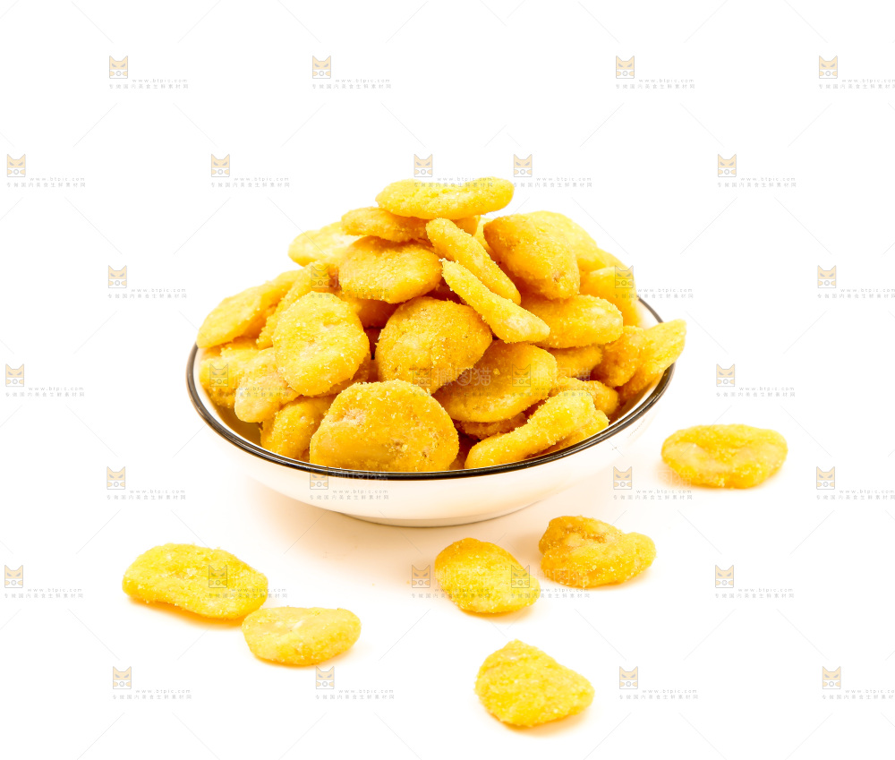 白底上放着蟹香蚕豆