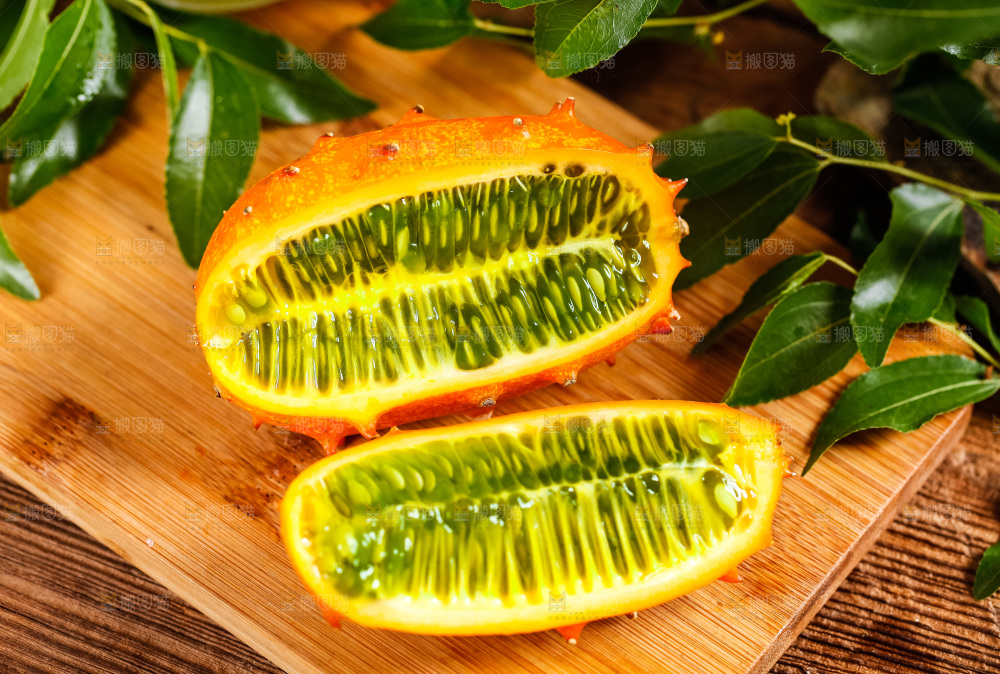 木底上摆放着海参果