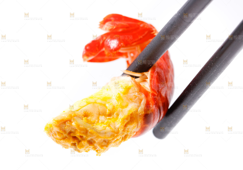 筷子上夹着龙虾尾