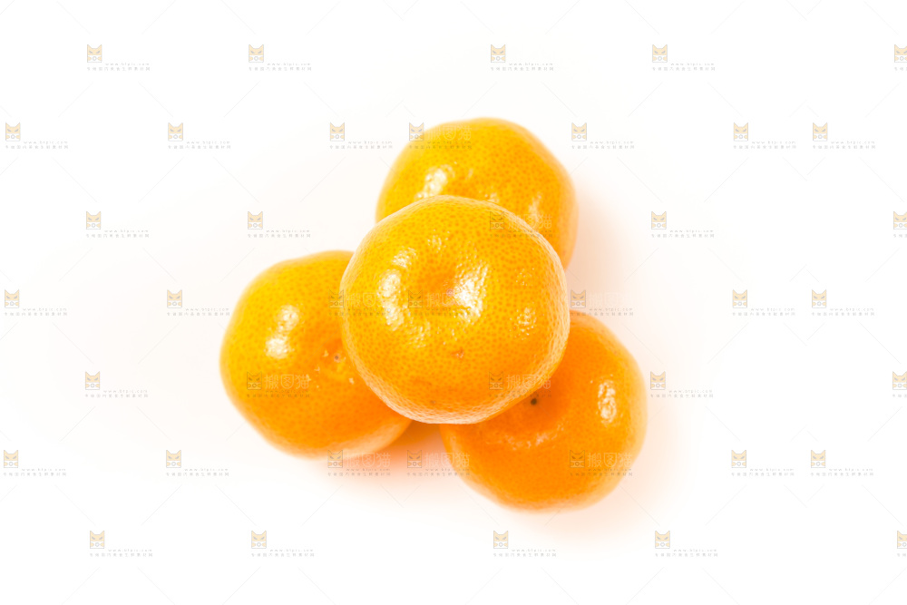 白底上的砂糖桔