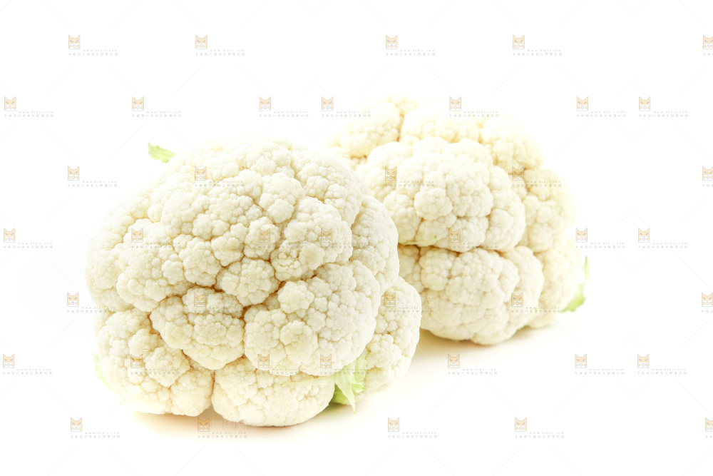 白底上放着花椰菜