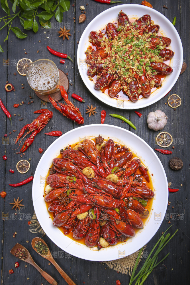 盘子里的麻辣小龙虾