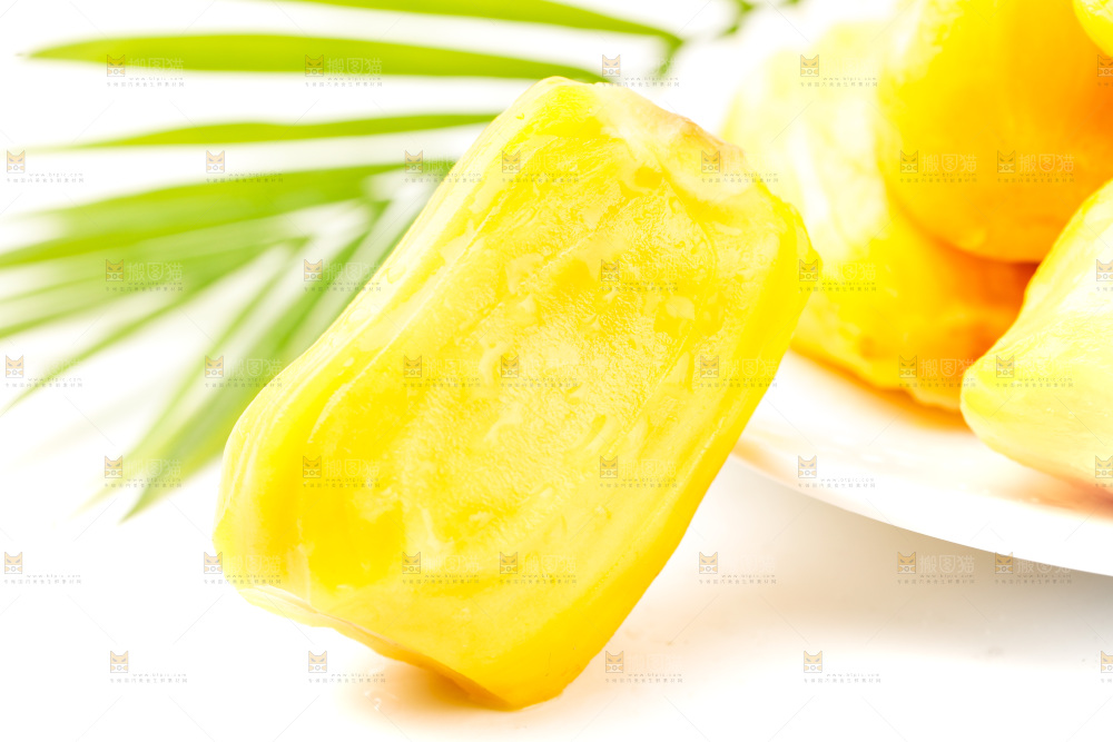 碟子里装着海南菠萝蜜