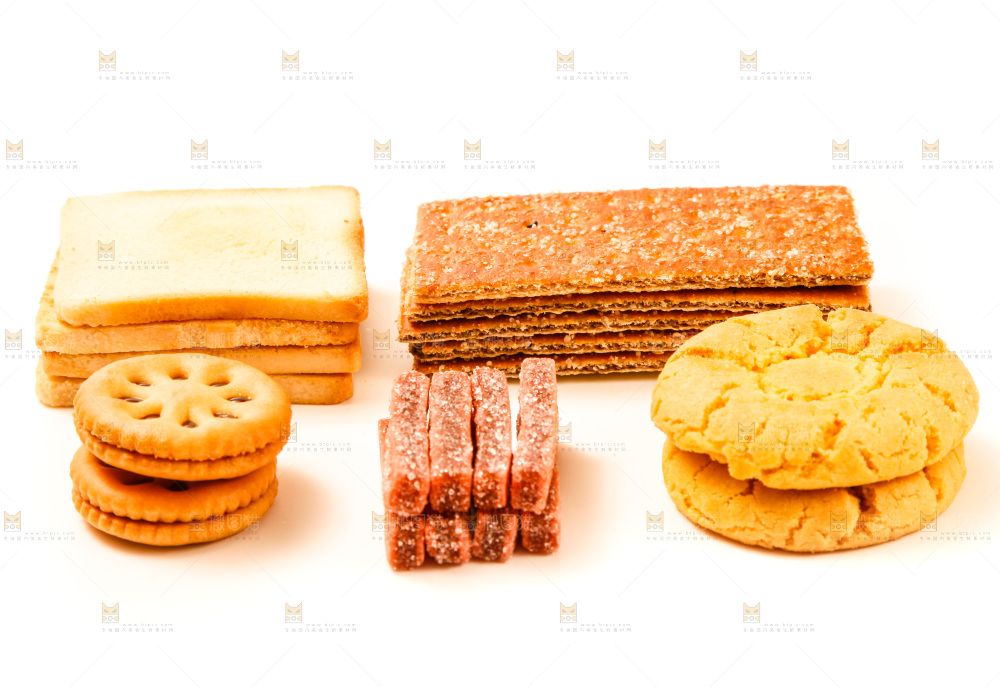 白底上的零食组合