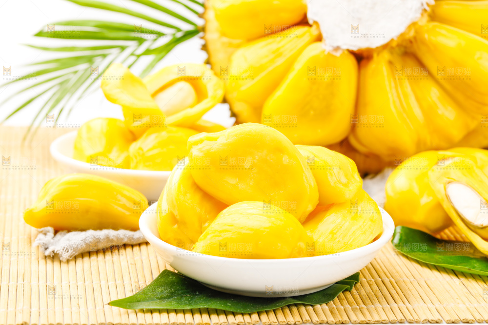 盘子里装着菠萝蜜
