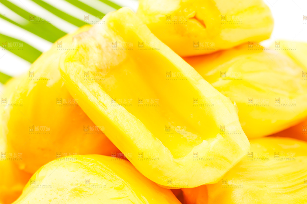 碟子里装着海南菠萝蜜