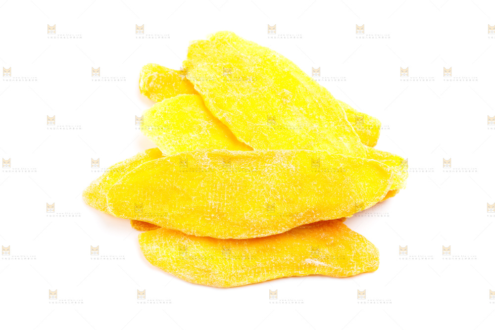 白底上放着芒果干片