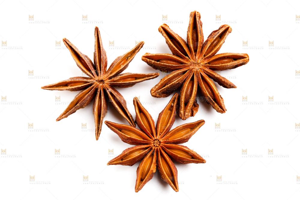 白底上放着八角