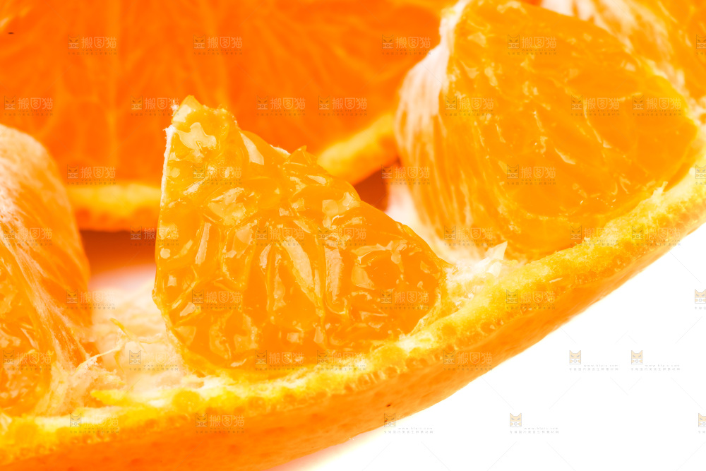 白底上的柑橘