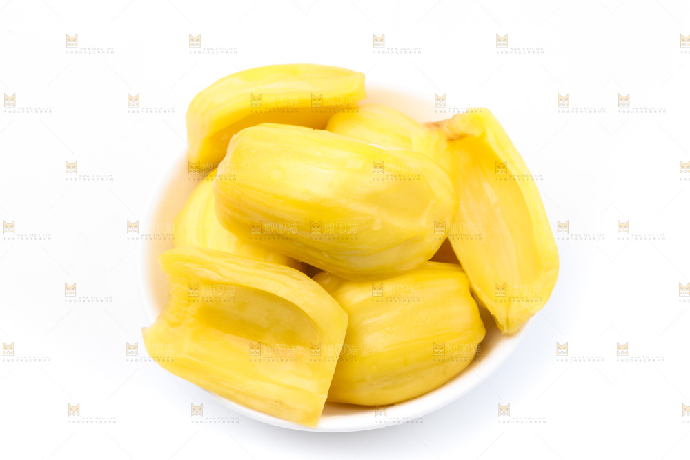 碟子里放着黄肉菠萝蜜