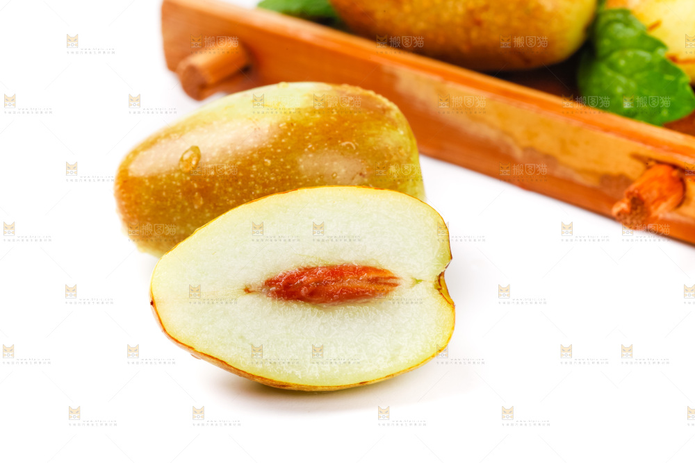 白底上摆放着脆枣