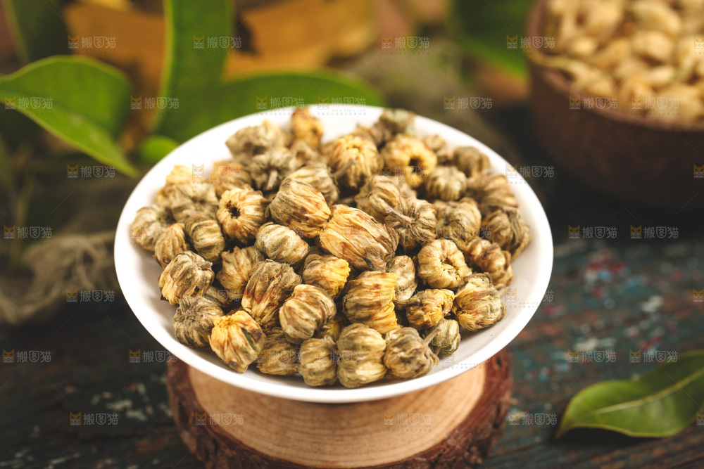 木底上勺子里的胎菊