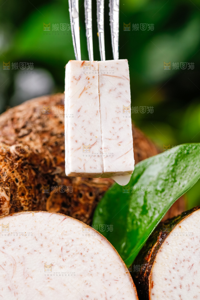 叉子叉着香芋切块