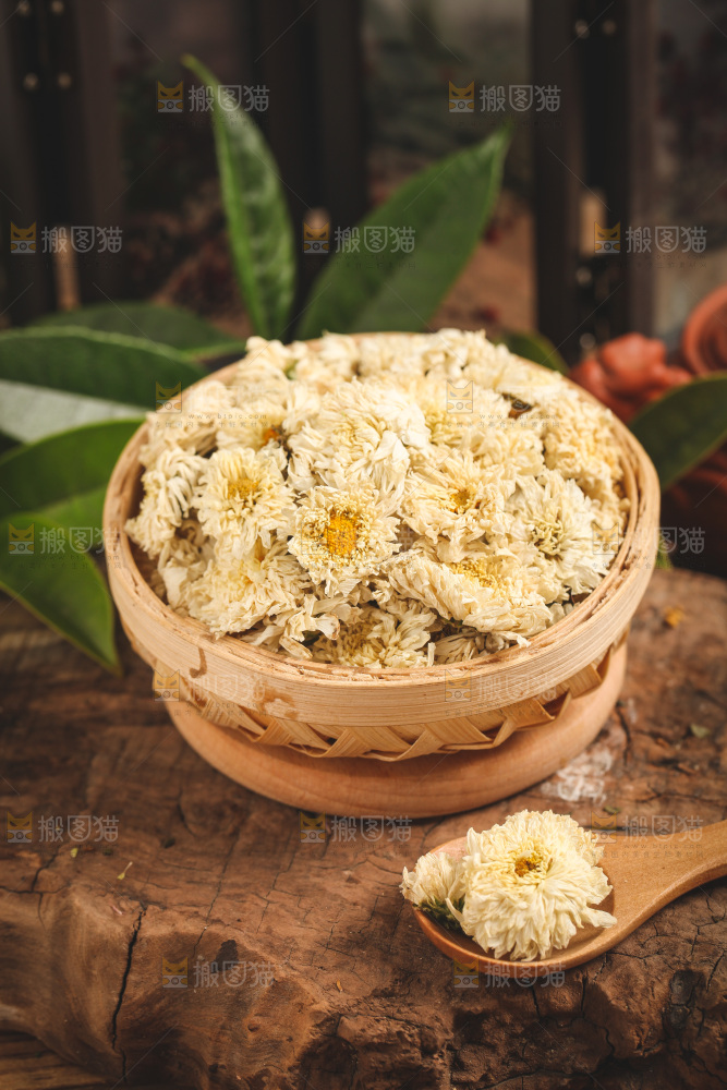 木底上放着杭白菊