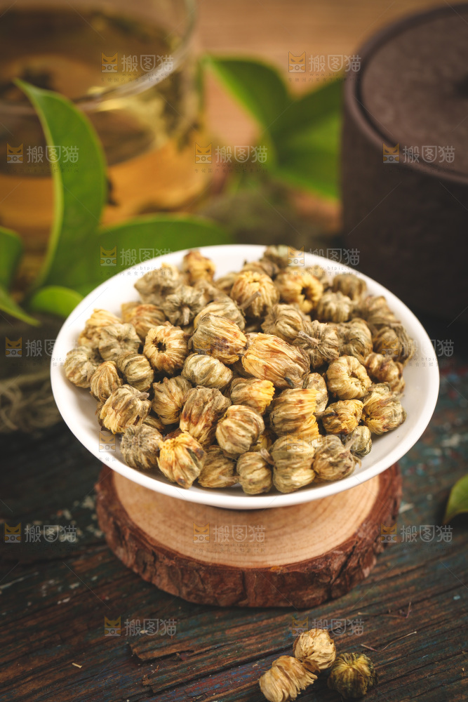 木底上勺子里的胎菊