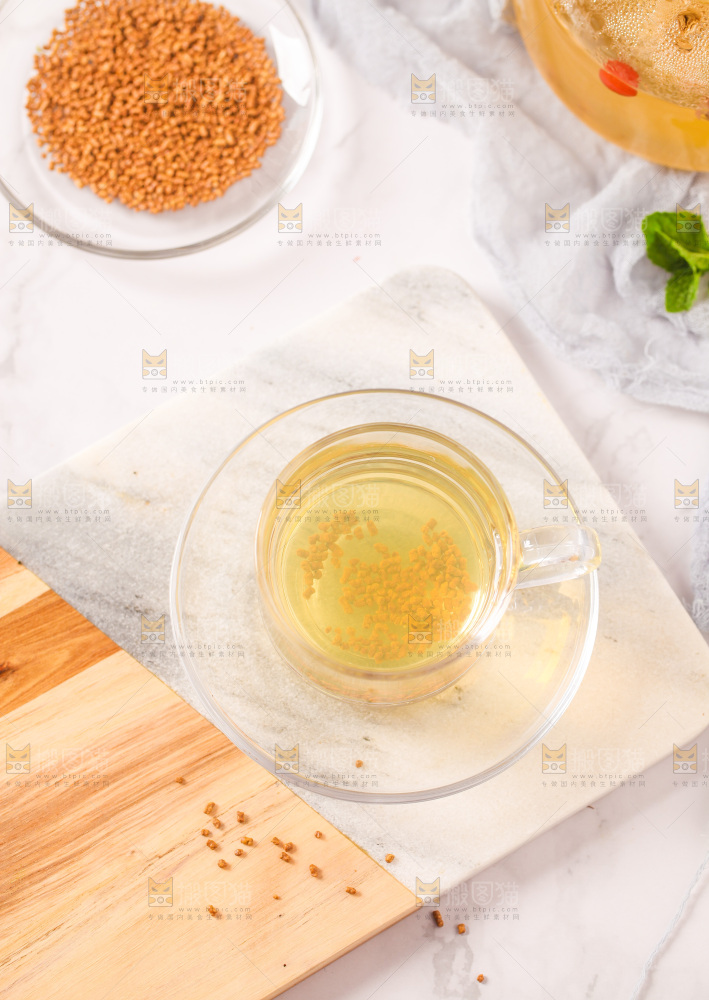 一杯苦荞麦茶