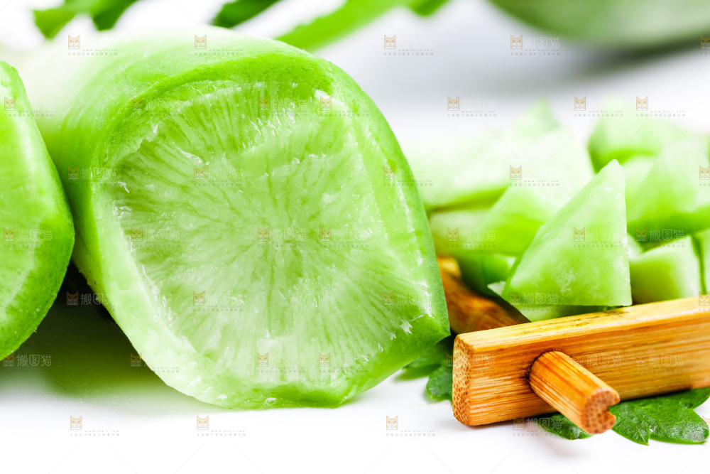白底上的水果萝卜