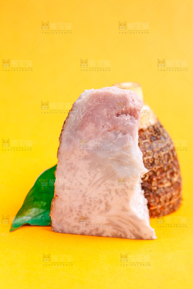 黄底上放着芋头果肉