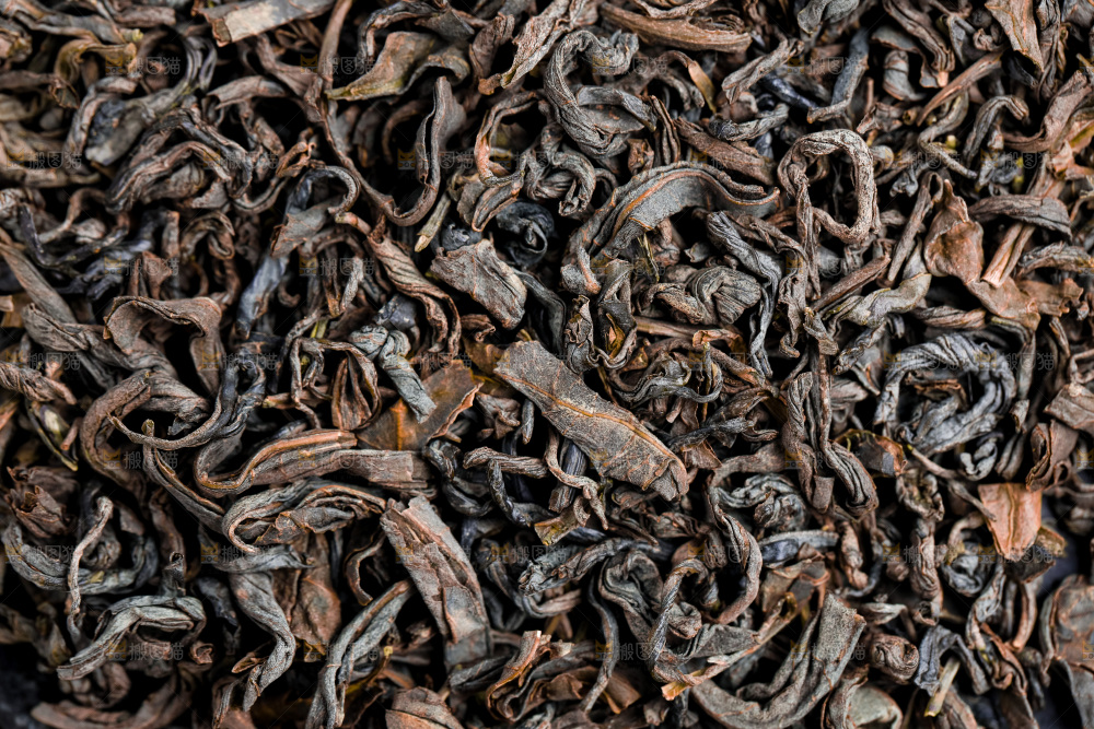 摆放着一堆的茶叶