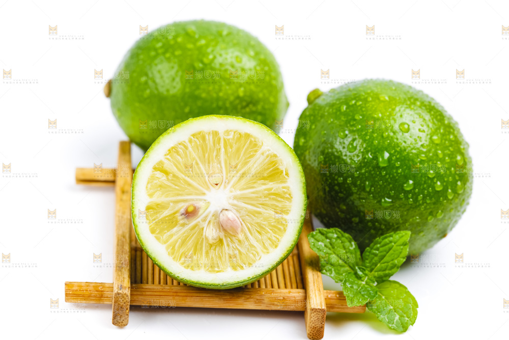 白底上的青柠