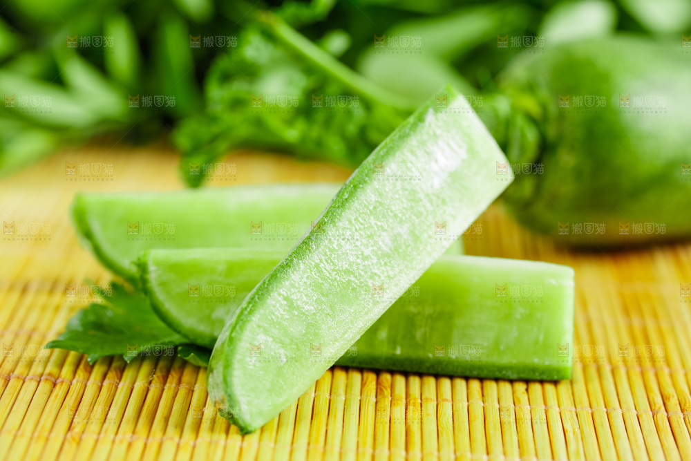 竹底上放着青萝卜