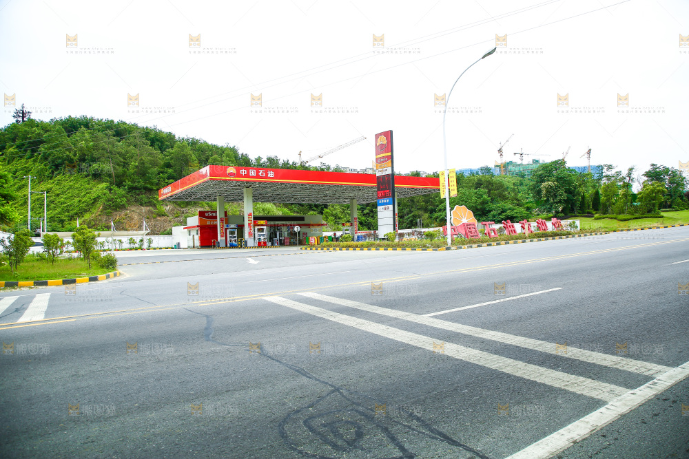 路边的加油站