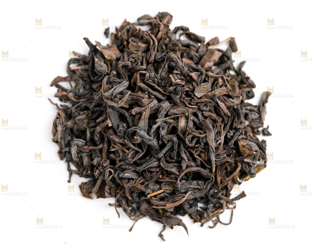 白底上摆放着茶叶