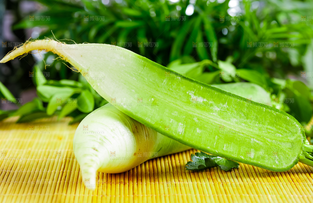 竹底上放着青萝卜