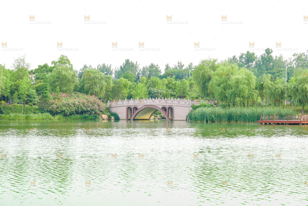 清澈的湖水